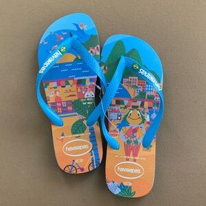 havaianas flip flops, new without tags 
Men’s size 11/12; women’s size 9/10